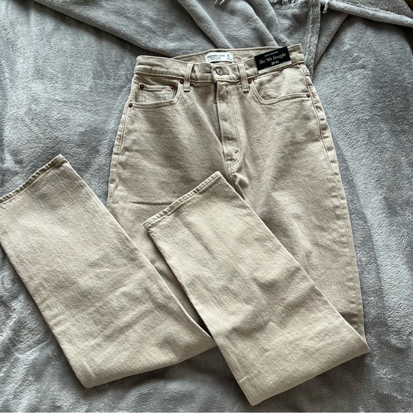 A&F Curve Love Ultra High Rise 90s Straight Jean - Picture 3 of 7